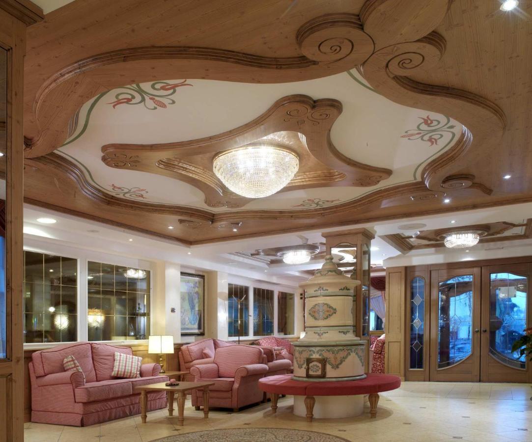 Hotel Corona Pinzolo Εξωτερικό φωτογραφία