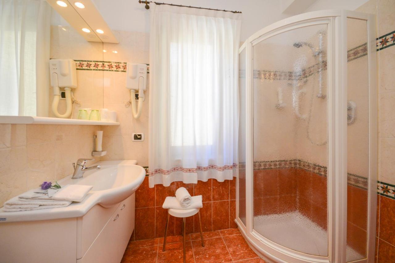 Hotel Corona Pinzolo Εξωτερικό φωτογραφία