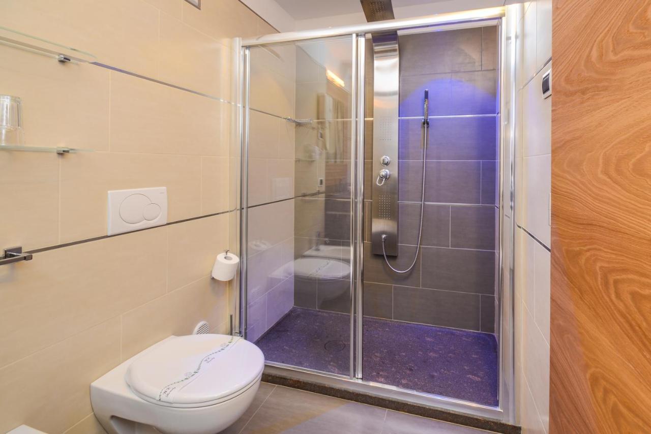 Hotel Corona Pinzolo Εξωτερικό φωτογραφία