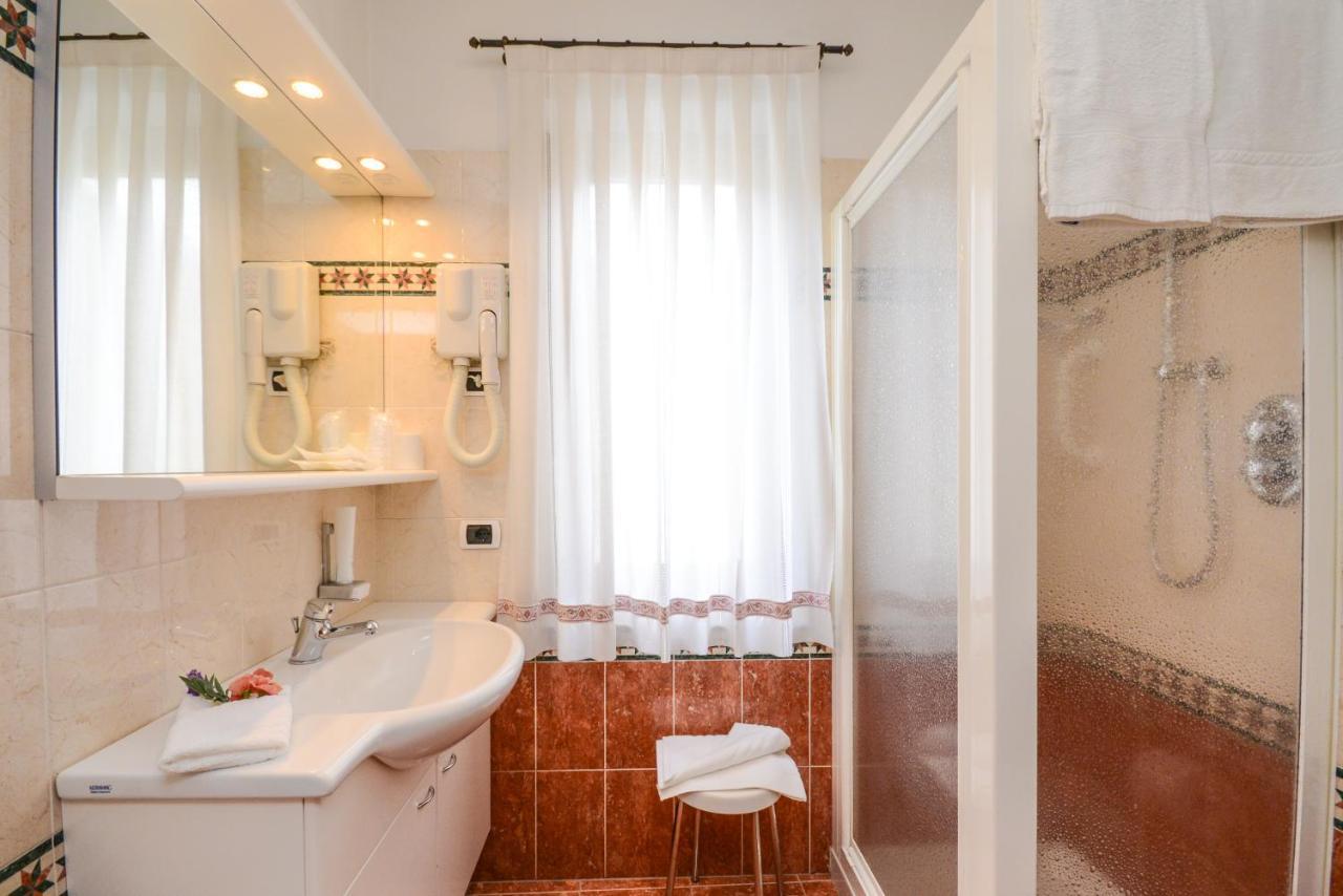 Hotel Corona Pinzolo Εξωτερικό φωτογραφία