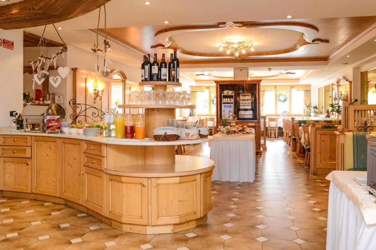 Hotel Corona Pinzolo Εξωτερικό φωτογραφία
