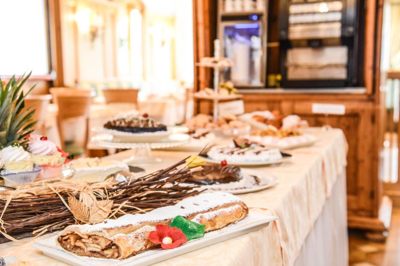 Hotel Corona Pinzolo Εξωτερικό φωτογραφία